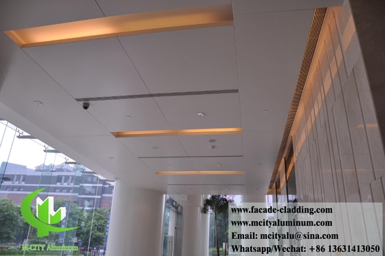 Perforerende aluminium gevelbekleding PVDF Wit Duurzame coating 15 jaar Garantie 3 mm Dikte