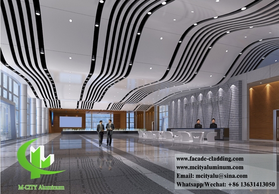 Metalen plafonds van massief aluminium paneels bekleding gevelpoeder gecoat geperforeerd plaat