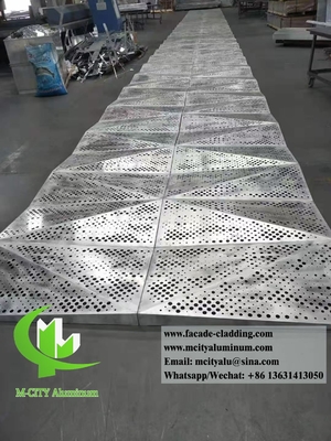 3D-ontwerp metalen bekledingsysteem Aluminium gevelscherm met geperforeerd patroon