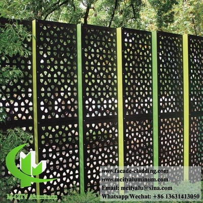 Metalen platen met een perforatie, bekleed met aluminiumpaneel voor muurgevels, bekleed met kolommen