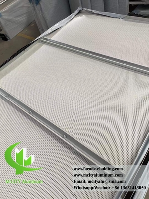 Geperforeerd metalen plafond Aluminium massief paneel Roestbestendige binnen- en buitenplafonddecoratie