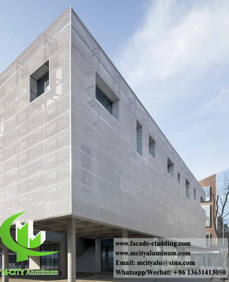 Geperforeerd gegolfd gaas Aluminium bekleding Buitenversiering PVDF Wit kleur