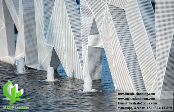 Rode kleur metalen bekleding 3D-ontwerp voor gevelwanddecoratie PVDF verf Duurzame coating