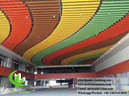 Metalen plafond Aluminium tegels Buiten- en binnenversiering 3D-vorm PVDF Gouden