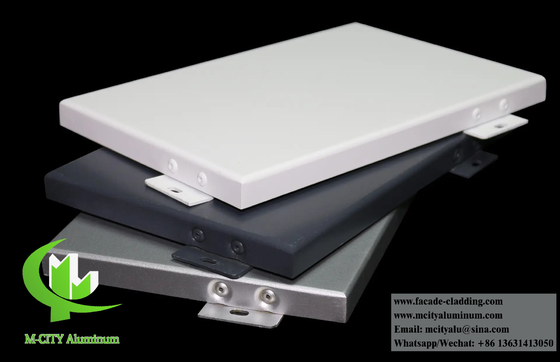 Houtkorrelkleur metalen wandpanelen van massief aluminium, niet ACP, duurzaam gebruik voor buitenversiering