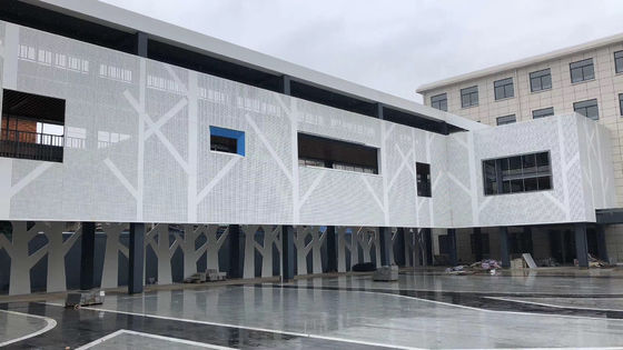 Goede prijs Gepoedercoat 3 mm geperforeerd aluminium gevelpaneel met aangepaste RAL-kleuren voor gebouwbekleding online