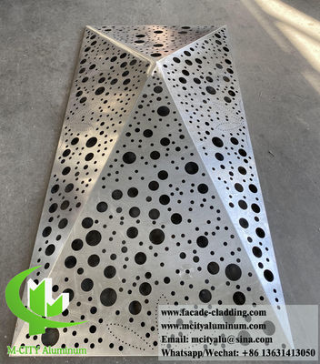 Goede prijs 3D aluminium bekledingspaneel met poederbedekte afwerking en aanpasbare RAL-kleuren voor geperforeerd metalen gevelsysteem online
